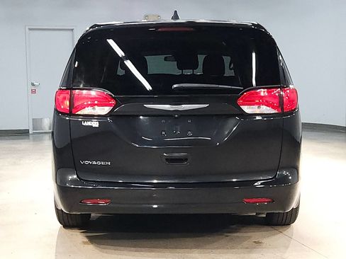 Used 2021 Chrysler Voyager L FWD image 6