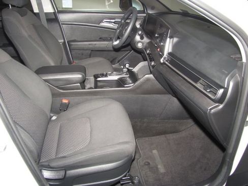 Used 2023 Kia Sportage LX AWD/4WD image 19