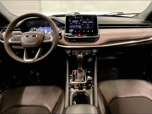 Used 2024 Jeep Compass Latitude AWD/4WD image 18