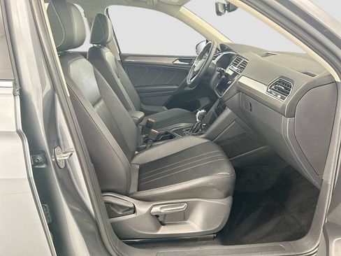 Used 2023 Volkswagen Tiguan SE FWD image 18