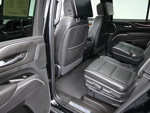 Used 2021 Cadillac Escalade Premium Luxury image 18