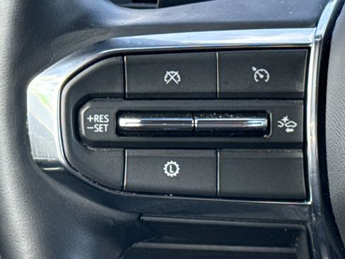 Used 2025 GMC Acadia Elevation image 31