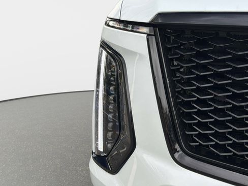Used 2026 Cadillac Escalade Platinum Sport w/ LPO, ONYX Package AWD/4WD image 8