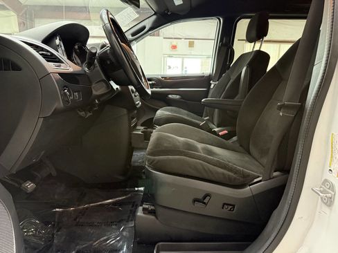 Used 2019 Dodge Grand Caravan SE FWD image 11