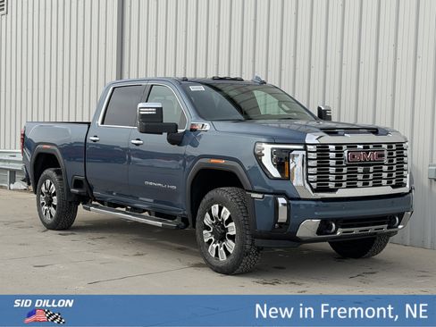 New 2026 GMC Sierra 2500 Denali w/ Denali Reserve Package AWD/4WD image 2