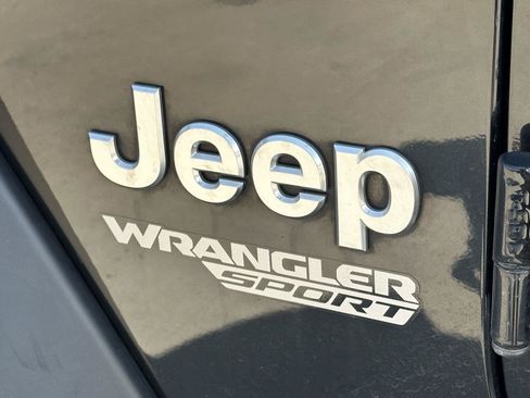 Used 2021 Jeep Wrangler Sport AWD/4WD image 10