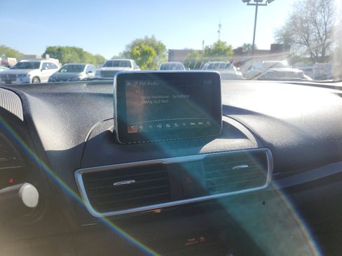 Used 2016 MAZDA MAZDA3 i Touring w/ Popular Equipment Package FWD image 23