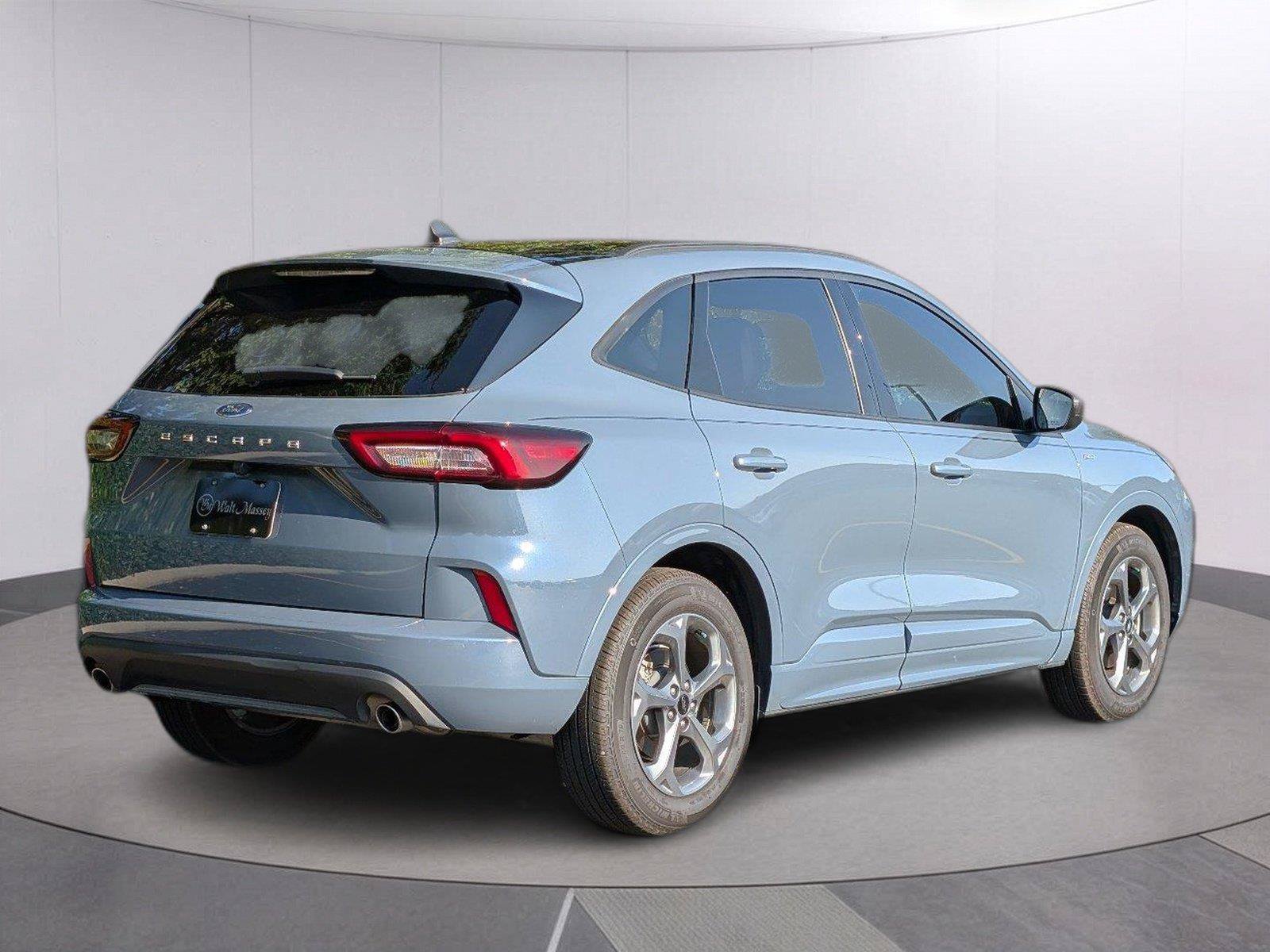 Used 2024 Ford Escape ST-Line w/ Cold Weather Package FWD image 7