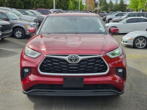 Used 2021 Toyota Highlander LE AWD/4WD image 2