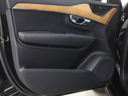 Used 2022 Volvo XC90 T6 Momentum w/ Advanced Package image 21