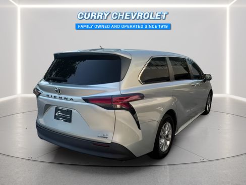 Used 2021 Toyota Sienna LE AWD/4WD image 13