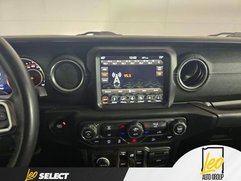 Used 2019 Jeep Wrangler Unlimited Sahara AWD/4WD image 13