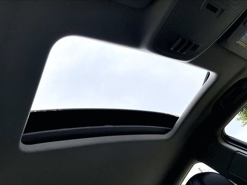 Used 2013 Buick Regal Premium FWD image 22