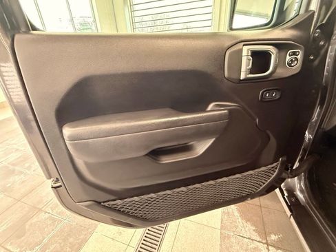 Used 2024 Jeep Wrangler Unlimited w/ Convenience Group image 30