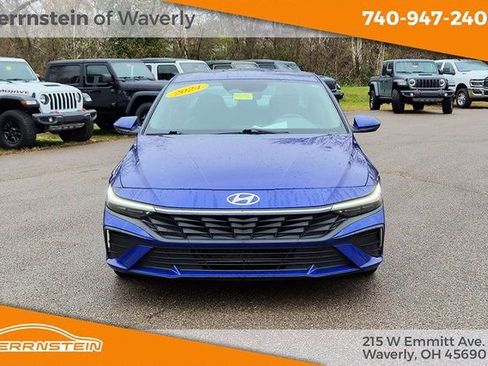 Used 2024 Hyundai Elantra SEL image 2