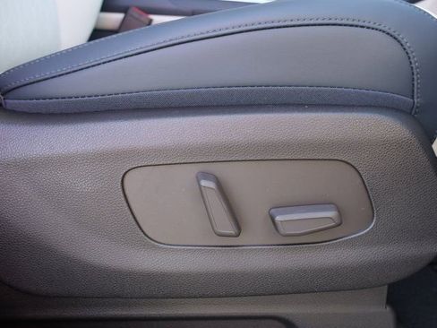 New 2026 Kia Carnival EX FWD image 9