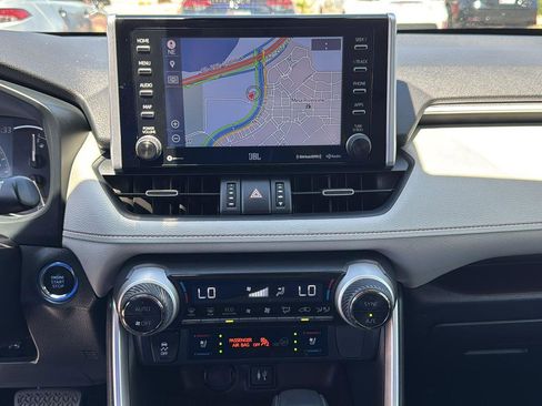 Used 2019 Toyota RAV4 Limited image 12