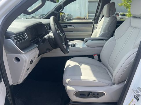 New 2026 Jeep Grand Wagoneer Limited AWD/4WD image 12