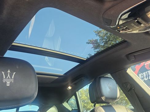 Used 2021 Maserati Levante GranLusso image 36