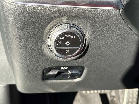 Used 2025 Mercedes-Benz C 300 Sedan image 23