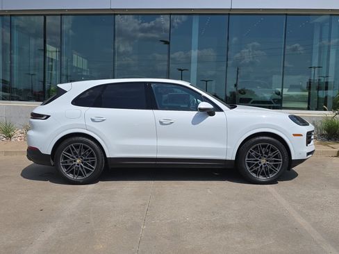 Used 2024 Porsche Cayenne AWD/4WD image 8
