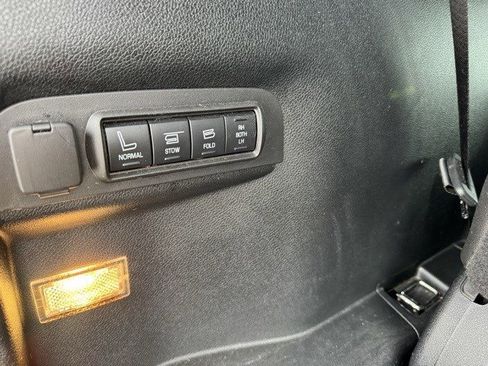 Used 2018 Ford Explorer Limited image 30