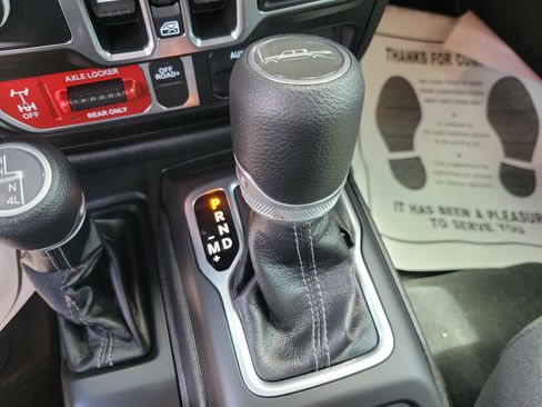 Used 2025 Jeep Gladiator Sport AWD/4WD image 27