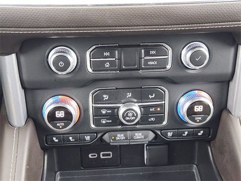 Used 2021 GMC Yukon SLT w/ SLT Luxury Package image 14