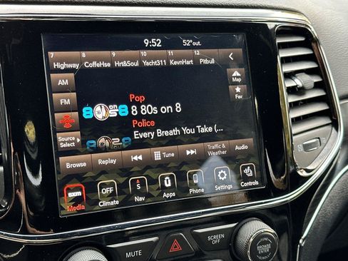 Used 2019 Jeep Grand Cherokee Limited image 19