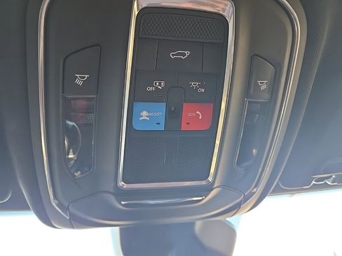 Used 2022 Jeep Grand Cherokee Altitude image 28