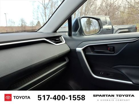 Used 2019 Toyota RAV4 LE AWD/4WD image 24