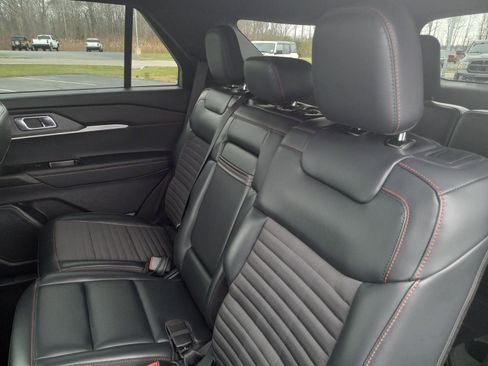Used 2025 Ford Explorer ST-Line w/ ST-Line Street Pack AWD/4WD image 15