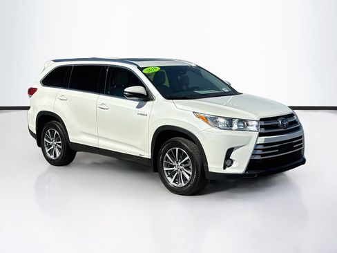 Used 2019 Toyota Highlander XLE AWD/4WD image 3