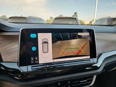 New 2026 Volkswagen Atlas SE FWD image 18
