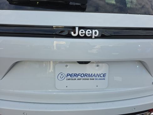 New 2025 Jeep Grand Cherokee Laredo image 30