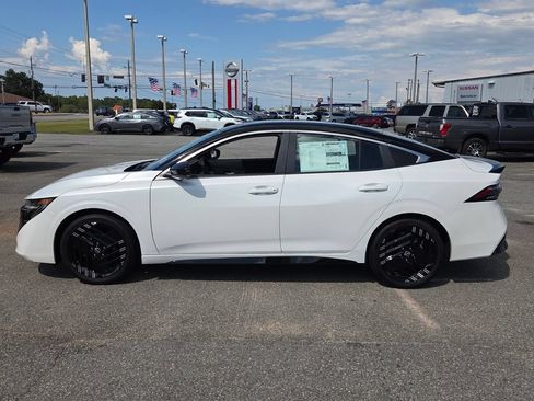 New 2026 Nissan Sentra SR FWD image 2