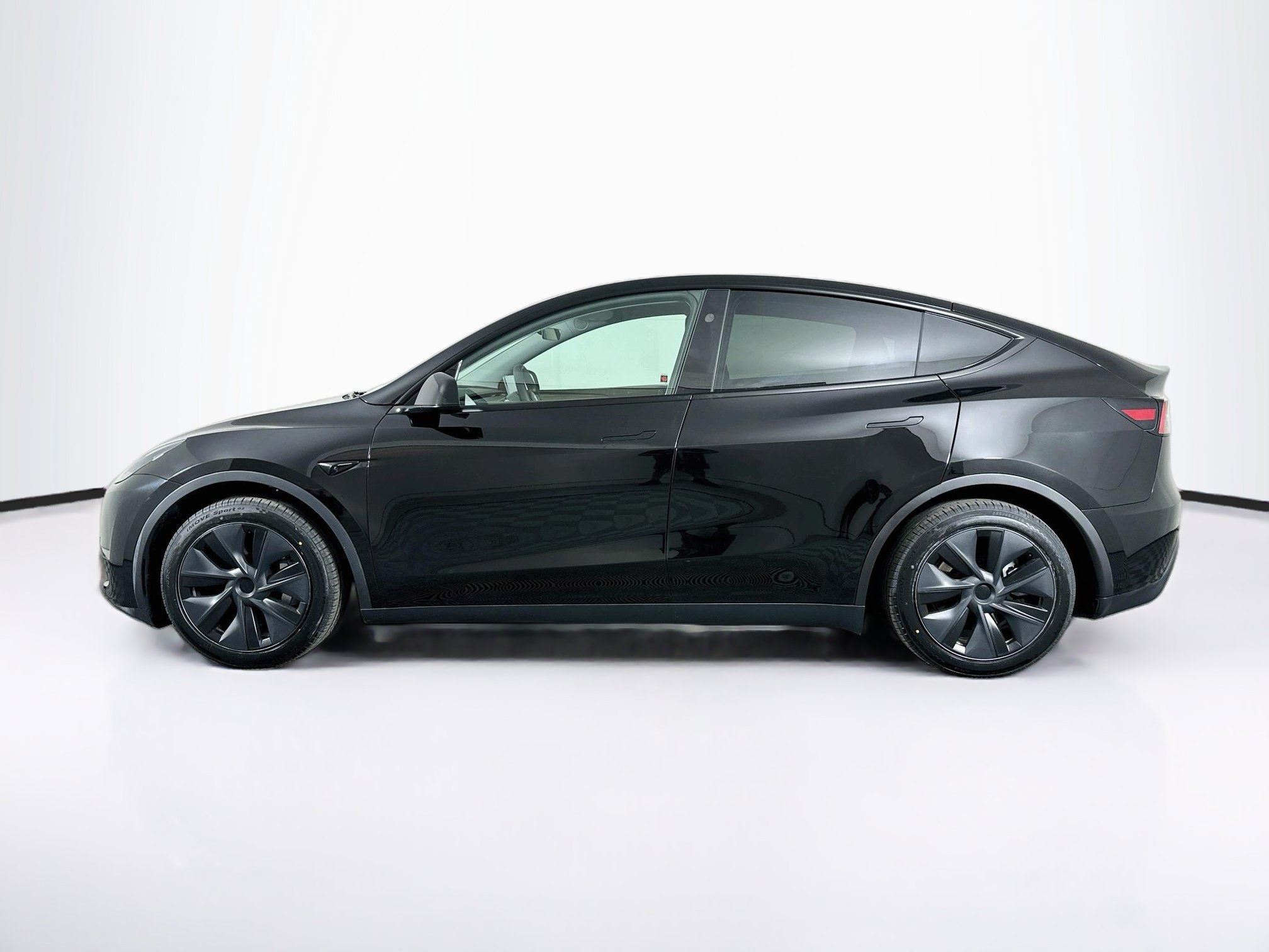 Used 2024 Tesla Model Y Long Range AWD/4WD image 4