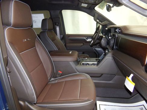 New 2025 GMC Sierra 2500 Denali w/ Technology Package image 8