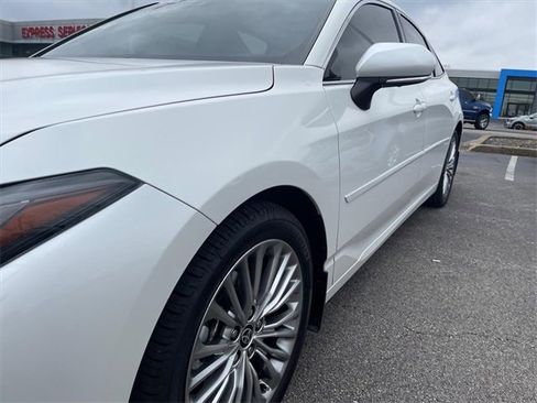 Used 2022 Toyota Avalon Limited image 5