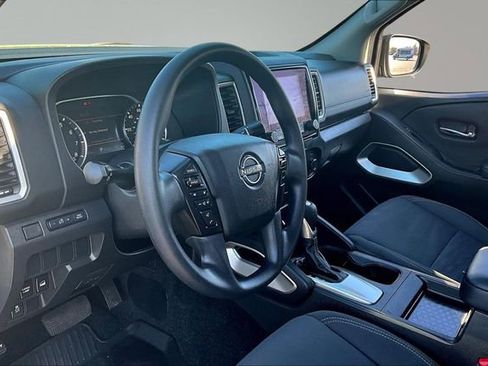 Used 2024 Nissan Frontier SV AWD/4WD image 17