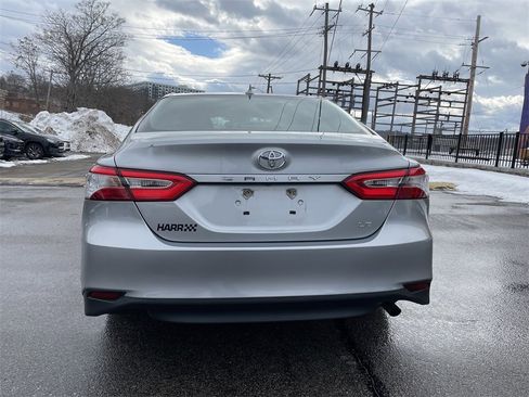Used 2019 Toyota Camry LE image 4