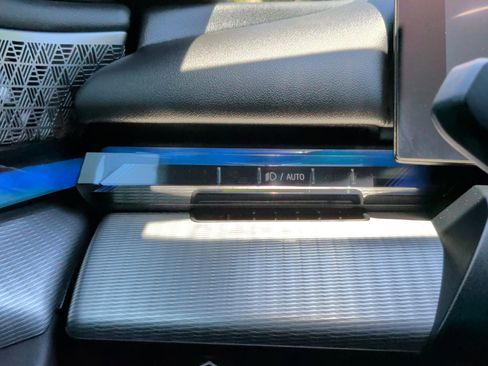 Certified 2024 BMW 540i xDrive w/ Executive Package image 24