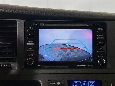 Used 2020 Toyota Sienna LE w/ LE Preferred Package FWD image 25