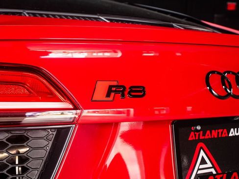 Used 2017 Audi R8 V10 w/ Carbon Exterior Package AWD/4WD image 33