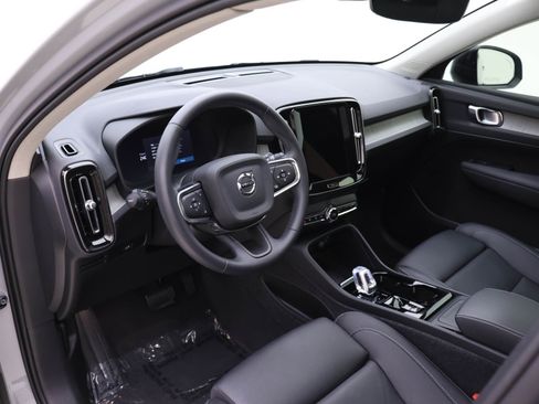 Certified 2024 Volvo XC40 B5 Plus image 7