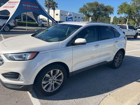 Certified 2019 Ford Edge Titanium FWD image 2