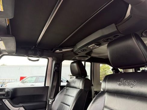 Used 2012 Jeep Wrangler Unlimited Rubicon w/ Dual Top Group AWD/4WD image 22