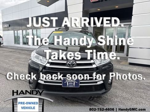 Used 2019 Toyota Highlander XLE AWD/4WD image 1