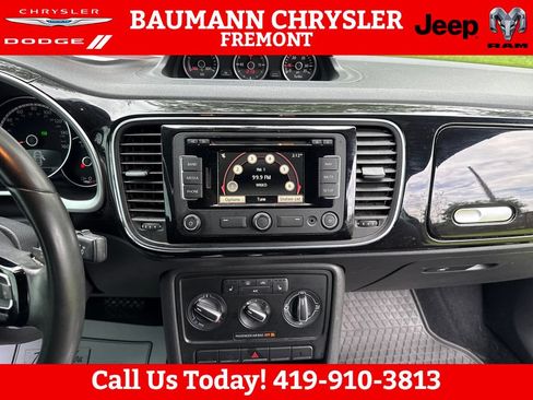 Used 2015 Volkswagen Beetle TDI FWD image 22