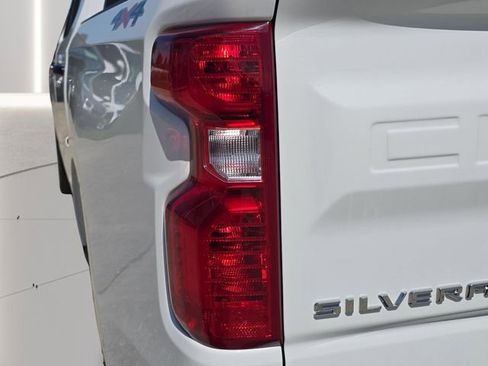 Used 2024 Chevrolet Silverado 1500 LT image 7